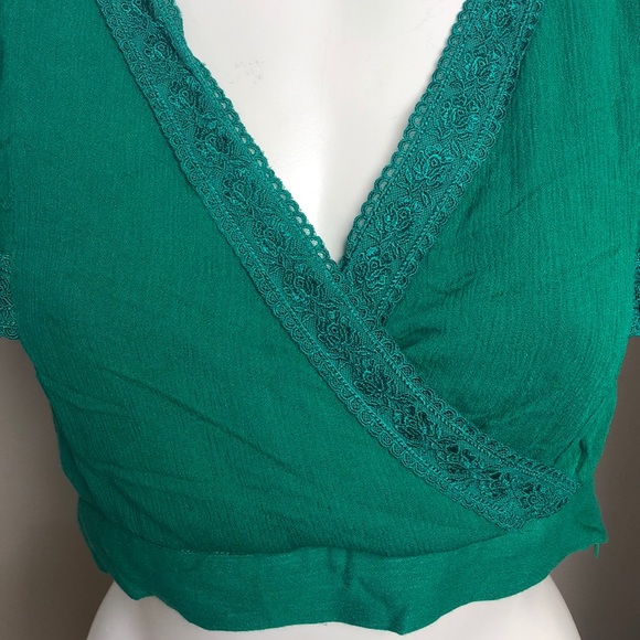 Miami Francesca’s Forest Green V-Neck Crop Top Lace Trim Size L - Picture 3 of 11